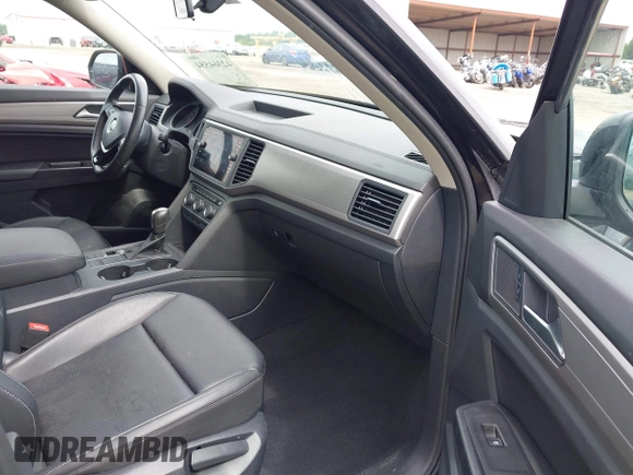 2020 Volkswagen Atlas SE z VIN 1V2DP2CA4LC500273, wystawiony jako IAAI lot #42364554 z przebiegiem 133 682 mil mil oraz . Historia ofert i sprzedaży dostępna na DreamBid. Obrazek 5.