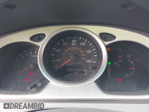 2004 Toyota Highlander z VIN JTEEP21A840019174, wystawiony jako IAAI lot #42343076 z przebiegiem 301 156 mil mil oraz . Historia ofert i sprzedaży dostępna na DreamBid. Obrazek 7.