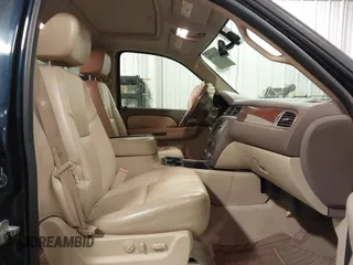2007 GMC Yukon SLT z VIN 1GKFK130X7J115798, wystawiony jako IAAI lot #42039550 z przebiegiem 263 539 mil mil oraz . Historia ofert i sprzedaży dostępna na DreamBid. Obrazek 5.