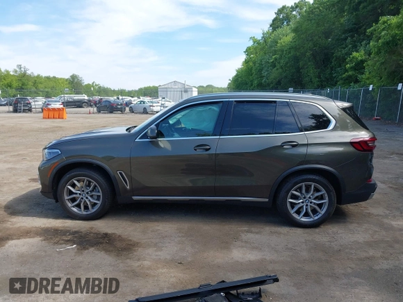2021 BMW X5 xDrive40i with VIN 5UXCR6C06M9G21960, listed as a IAAI auction lot 42315496 with 41,580 mi miles and . Bid and sale history available at DreamBid. Image 15.