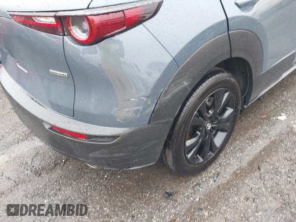 2024 Mazda CX-30 S Carbon Edition z VIN 3MVDMBCM7RM606050, wystawiony jako IAAI lot #41807459 z przebiegiem 7908 mil mil oraz . Historia ofert i sprzedaży dostępna na DreamBid. Obrazek 17.