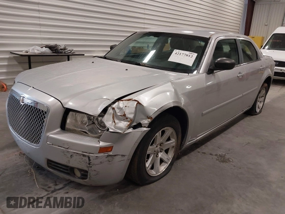 2006 Chrysler 300 Touring with VIN 2C3KA53G36H506880, listed as a IAAI auction lot 42177012 with 135,992 mi miles. Bid and sale history available at carsss.com. Image 2.