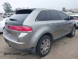 2008 Lincoln MKX z VIN 2LMDU88C08BJ36819, wystawiony jako IAAI lot #42258334 z przebiegiem 88 598 mil mil oraz . Historia ofert i sprzedaży dostępna na DreamBid. Obrazek 4.