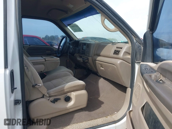 2001 Ford Super Duty F-250 XL with VIN 1FTNX21S61EB04767, listed as a IAAI auction lot 41555822 with 227,951 mi miles. Bid and sale history available at carsss.com. Image 5.