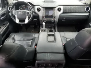2015 Toyota Tundra Platinum z VIN 5TFAY5F13FX439364, wystawiony jako Copart lot #51660595 z przebiegiem 140 744 mil mil oraz Szkoda całkowita • Salvage title. Historia ofert i sprzedaży dostępna na DreamBid. Obrazek 8.