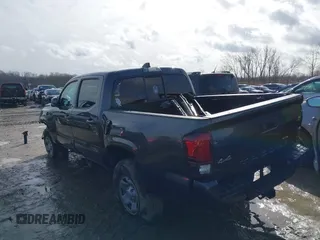 2021 Toyota Tacoma SR z VIN 3TMCZ5AN5MM377663, wystawiony jako IAAI lot #41726696 z przebiegiem 32 125 mil mil oraz . Historia ofert i sprzedaży dostępna na DreamBid. Obrazek 3.