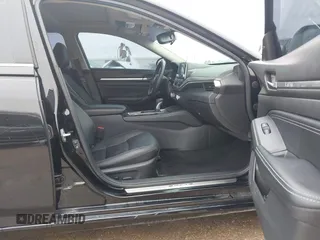 2019 Nissan Altima 2.5 Platinum with VIN 1N4BL4FV2KC207507, listed as a IAAI auction lot 41537675 with 69,872 mi miles. Bid and sale history available at carsss.com. Image 5.