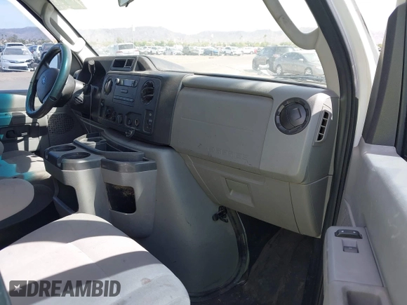 2014 Ford Econoline Cargo Commercial z VIN 1FTNE2EW6EDA19961, wystawiony jako IAAI lot #42370572 z przebiegiem 107 320 mil mil oraz . Historia ofert i sprzedaży dostępna na DreamBid. Obrazek 5.
