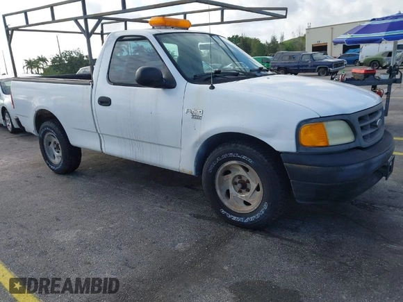 2002 Ford F-150 XL with VIN 1FTRF17W52NB71693, listed as a IAAI auction lot 41952405 with 121,917 mi miles. Bid and sale history available at carsss.com. Image 1.