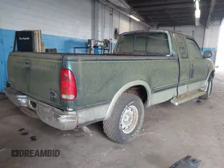 1998 Ford F-150 z VIN 1FTZX18W0WNB10429, wystawiony jako IAAI lot #42501385 z przebiegiem 175 318 mil mil oraz . Historia ofert i sprzedaży dostępna na DreamBid. Obrazek 4.