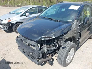 2020 Chevrolet Trax LT z VIN 3GNCJLSB9LL226191, wystawiony jako IAAI lot #42010382 z przebiegiem 90 357 mil mil oraz . Historia ofert i sprzedaży dostępna na DreamBid. Obrazek 6.