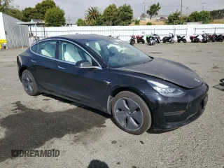 2020 Tesla Model 3 Standard Range Plus z VIN 5YJ3E1EA9LF606716, wystawiony jako Copart lot #52807955 z przebiegiem 40 393 mil mil oraz Szkoda całkowita • Salvage title. Historia ofert i sprzedaży dostępna na DreamBid. Obrazek 4.
