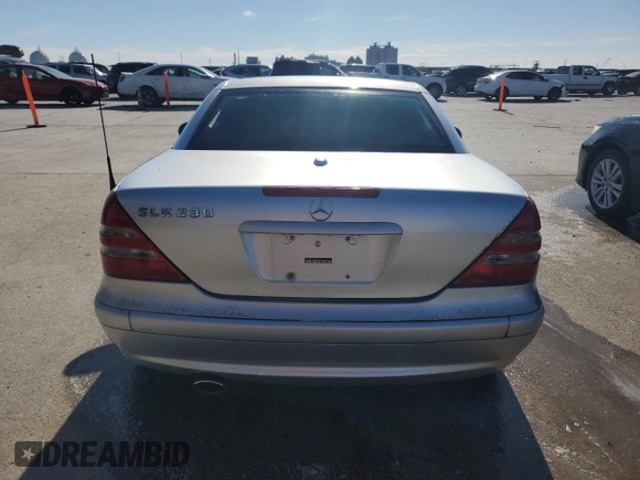 2001 Mercedes-Benz SLK 230 Kompressor z VIN WDBKK49F11F220665, wystawiony jako Copart lot #88078025 z przebiegiem 67 564 mil mil oraz Szkoda całkowita • Salvage title. Historia ofert i sprzedaży dostępna na DreamBid. Obrazek 6.
