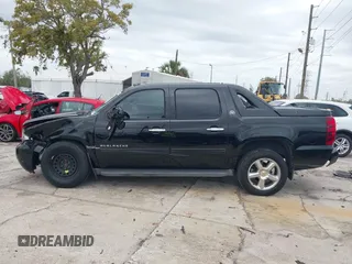 2013 Chevrolet Avalanche LT with VIN 3GNMCFE04DG120235, listed as a IAAI auction lot 41739179 with 77,861 mi miles and . Bid and sale history available at DreamBid. Image 14.