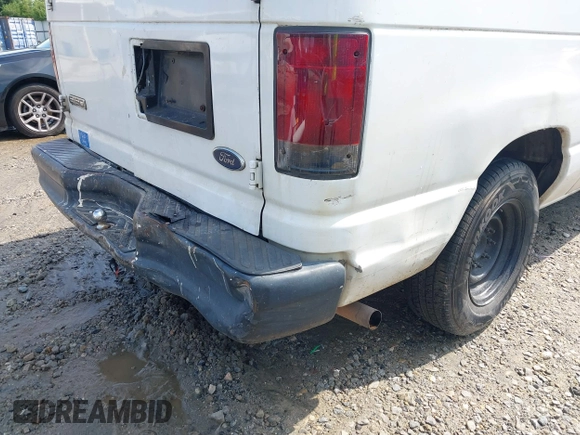 2008 Ford Econoline Cargo Commercial z VIN 1FTNE14W28DB60915, wystawiony jako IAAI lot #42262551 z przebiegiem 411 090 mil mil oraz . Historia ofert i sprzedaży dostępna na DreamBid. Obrazek 6.