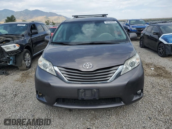 2013 Toyota Sienna XLE z VIN 5TDDK3DC8DS069085, wystawiony jako Copart lot #62768235 z przebiegiem 140 242 mil mil oraz Szkoda całkowita • Salvage title. Historia ofert i sprzedaży dostępna na DreamBid. Obrazek 5.