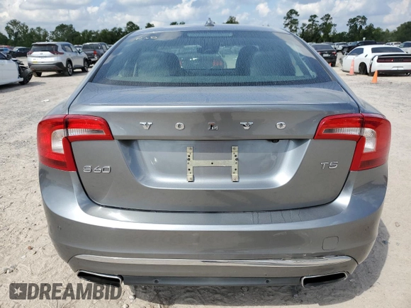 2018 Volvo S60 Dynamic z VIN YV126MFL4J2452338, wystawiony jako Copart lot #72517124 z przebiegiem 70 668 mil mil oraz Czysty tytuł • Clean title. Historia ofert i sprzedaży dostępna na DreamBid. Obrazek 6.