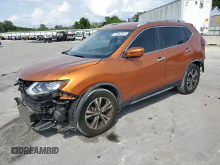 2020 Nissan Rogue SV z VIN JN8AT2MT2LW010059, wystawiony jako Copart lot #55862835 z przebiegiem 96 348 mil mil oraz Szkoda całkowita • Salvage title. Historia ofert i sprzedaży dostępna na DreamBid. Obrazek 1.
