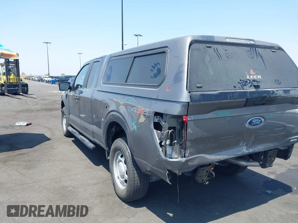 2022 Ford F-150 XL z VIN 1FTEX1EP3NKE22465, wystawiony jako IAAI lot #42179153 z przebiegiem 26 500 mil mil oraz . Historia ofert i sprzedaży dostępna na DreamBid. Obrazek 3.
