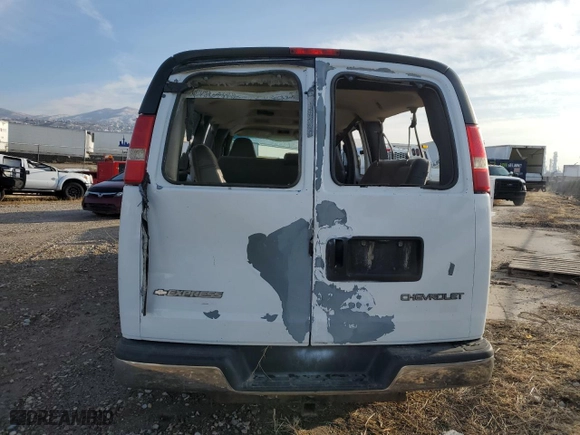 2006 Chevrolet Express Passenger with VIN 1GAHG39U461274433, listed as a Copart auction lot 82622414 with 206,975 mi miles and Clean Title. Bid and sale history available at carsss.com. Image 6.