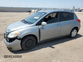 2011 Nissan Versa S z VIN 3N1BC1CPXBL376616, wystawiony jako Copart lot #59324665 z przebiegiem 69 801 mil mil oraz Szkoda całkowita • Salvage title. Historia ofert i sprzedaży dostępna na DreamBid. Obrazek 1.