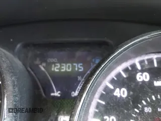 2019 Nissan Versa SV z VIN 3N1CN7AP2KL842799, wystawiony jako IAAI lot #42051006 z przebiegiem 123 075 mil mil oraz . Historia ofert i sprzedaży dostępna na DreamBid. Obrazek 7.