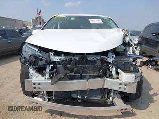 2025 Toyota Sienna LE z VIN 5TDKRKEC8SS245934, wystawiony jako IAAI lot #42274195 z przebiegiem 4 933 mil mil oraz . Historia ofert i sprzedaży dostępna na DreamBid. Obrazek 13.