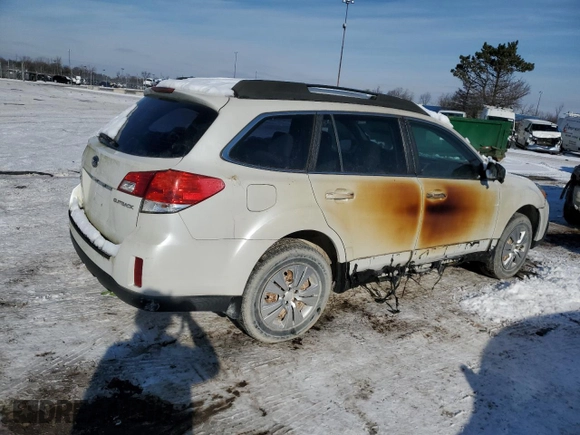 2013 Subaru Outback 2.5i z VIN 4S4BRCAC4D1225770, wystawiony jako Copart lot #88504585 z przebiegiem 131 196 mil mil oraz Czysty tytuł • Clean title. Historia ofert i sprzedaży dostępna na DreamBid. Obrazek 3.