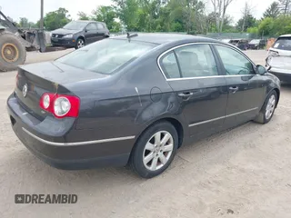 2006 Volkswagen Passat Value Edition z VIN WVWAK73C36P093366, wystawiony jako IAAI lot #42425785 z przebiegiem 53 125 mil mil oraz . Historia ofert i sprzedaży dostępna na DreamBid. Obrazek 4.