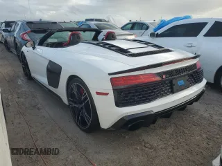 2020 Audi R8 Spyder performance z VIN WUA4BCFX3L7901606, wystawiony jako Copart lot #75199024 z przebiegiem Nie podano mil oraz Nie do naprawy. Historia ofert i sprzedaży dostępna na DreamBid. Obrazek 2.