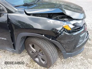 2022 Jeep Compass Latitude Lux with VIN 3C4NJDFBXNT141932, listed as a IAAI auction lot 42527878 with 29,855 mi miles and . Bid and sale history available at DreamBid. Image 6.