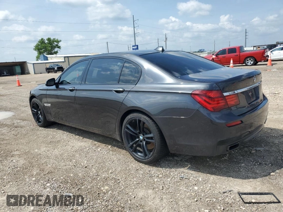 2015 BMW 7 Series 750Li z VIN WBAYE8C51FD782155, wystawiony jako Copart lot #54796505 z przebiegiem 112 772 mil mil oraz Szkoda całkowita • Salvage title. Historia ofert i sprzedaży dostępna na DreamBid. Obrazek 2.