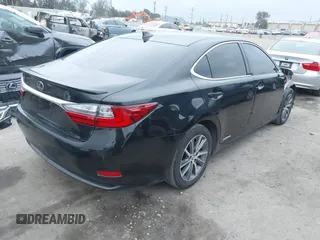 2018 Lexus ES with VIN JTHBW1GG2J2193949, listed as a IAAI auction lot 41772763 with 190,015 mi miles. Bid and sale history available at carsss.com. Image 4.