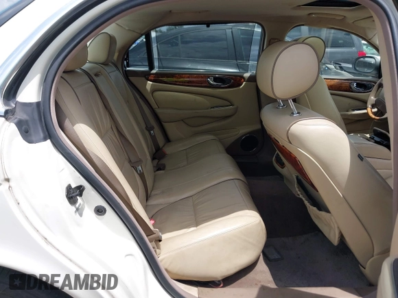 2007 Jaguar XJ Vanden Plas with VIN SAJWA82B77SH16109, listed as a IAAI auction lot 42749658 with 185,772 mi miles and . Bid and sale history available at DreamBid. Image 8.