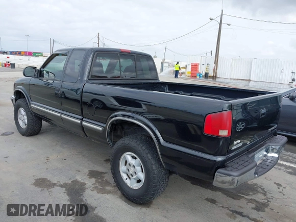 2001 Chevrolet S-10 LS with VIN 1GCDT19W51K140881, listed as a IAAI auction lot 42114214 with 347,913 mi miles and . Bid and sale history available at DreamBid. Image 3.