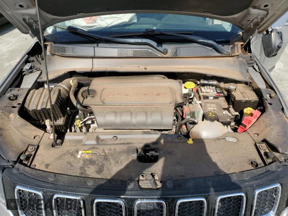 2020 Jeep Compass Latitude with VIN 3C4NJCBB1LT225067, listed as a Copart auction lot 47819295 with 55,579 mi miles and Salvage Title. Bid and sale history available at carsss.com. Image 12.