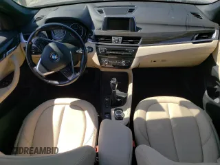 2017 BMW X1 xDrive28i z VIN WBXHT3C32H5F73536, wystawiony jako Copart lot #58431875 z przebiegiem 108 549 mil mil oraz Szkoda całkowita • Salvage title. Historia ofert i sprzedaży dostępna na DreamBid. Obrazek 8.