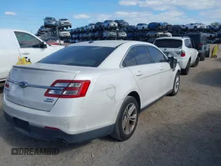 2015 Ford Taurus SEL z VIN 1FAHP2E81FG105404, wystawiony jako IAAI lot #40888773 z przebiegiem Nie podano mil oraz . Historia ofert i sprzedaży dostępna na DreamBid. Obrazek 4.