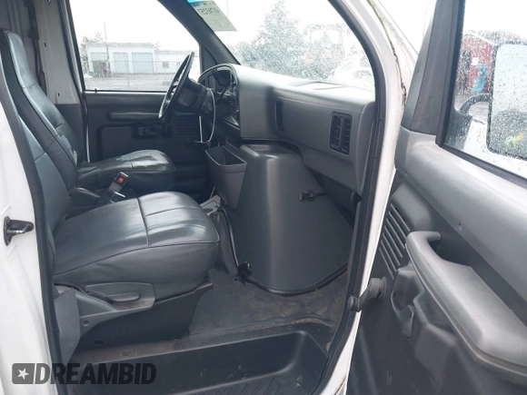 1996 Ford Econoline Cargo with VIN 1FTJS34H4THA69893, listed as a IAAI auction lot 41703257 with 206,503 mi miles and . Bid and sale history available at DreamBid. Image 5.