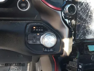 2019 Ram 1500 Rebel z VIN 1C6SRFLT2KN900600, wystawiony jako IAAI lot #41307832 z przebiegiem 74 481 mil mil oraz . Historia ofert i sprzedaży dostępna na DreamBid. Obrazek 18.