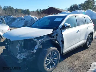 2019 Toyota Highlander SE with VIN 5TDJZRFH3KS613063, listed as a IAAI auction lot 41670992 with 110,543 mi miles. Bid and sale history available at carsss.com. Image 15.