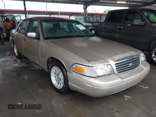1999 Ford Crown Victoria LX z VIN 2FAFP74W7XX101129, wystawiony jako IAAI lot #42209441 z przebiegiem 141 284 mil mil oraz . Historia ofert i sprzedaży dostępna na DreamBid. Obrazek 1.