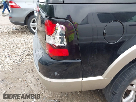 2008 Ford Explorer Eddie Bauer with VIN 1FMEU64E28UA69159, listed as a IAAI auction lot 42122400 with 188,002 mi miles. Bid and sale history available at carsss.com. Image 13.