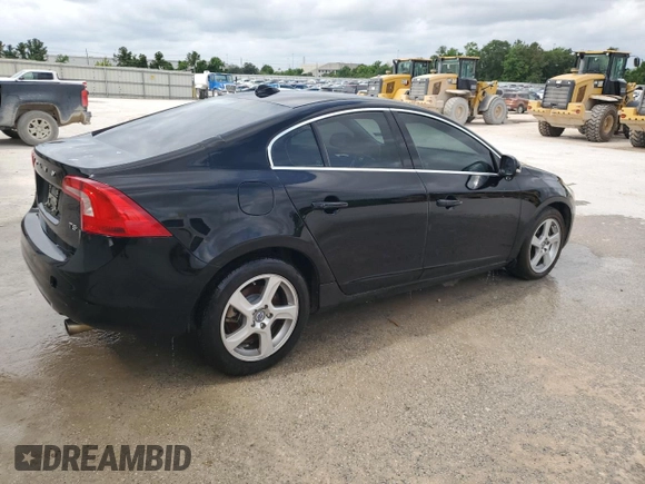 2013 Volvo S60 T5 Premier z VIN YV1612FS1D2207965, wystawiony jako Copart lot #53524305 z przebiegiem 142 117 mil mil oraz Czysty tytuł • Clean title. Historia ofert i sprzedaży dostępna na DreamBid. Obrazek 3.