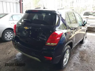 2022 Chevrolet Trax LT with VIN KL7CJPSM9NB564368, listed as a IAAI auction lot 41715716 with 42,421 mi miles. Bid and sale history available at carsss.com. Image 4.