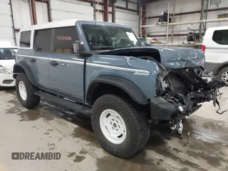 2023 Ford Bronco z VIN 1FMDE4DH2PLA40790, wystawiony jako IAAI lot #41734806 z przebiegiem 19 913 mil mil oraz . Historia ofert i sprzedaży dostępna na DreamBid. Obrazek 1.