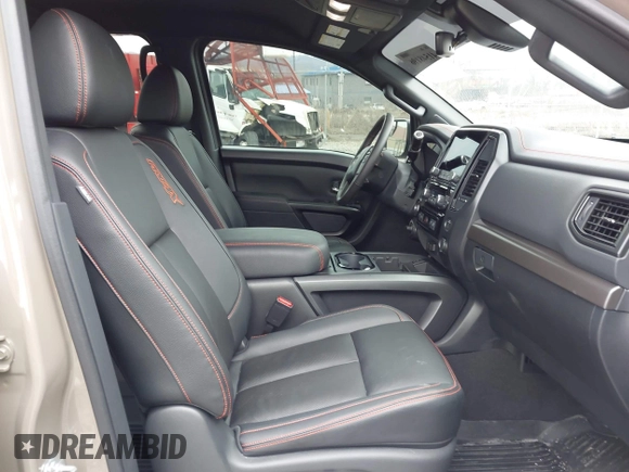 2024 Nissan Titan Pro-4X z VIN 1N6AA1ED0RN114614, wystawiony jako IAAI lot #41548196 z przebiegiem 3 405 mil mil oraz . Historia ofert i sprzedaży dostępna na DreamBid. Obrazek 5.