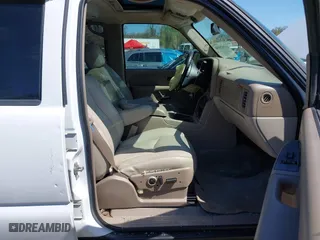 2005 Chevrolet Tahoe LT with VIN 1GNEK13T75R131741, listed as a IAAI auction lot 41992850 with 262,880 mi miles. Bid and sale history available at carsss.com. Image 5.