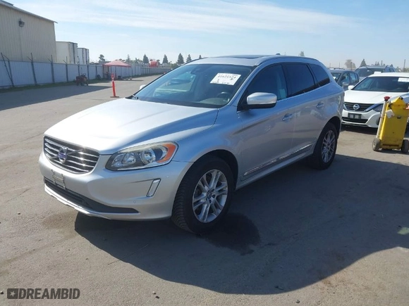 2015 Volvo XC60 T5 with VIN YV4612RK0F2721534, listed as a IAAI auction lot 41621524 with NaN miles. Bid and sale history available at carsss.com. Image 2.