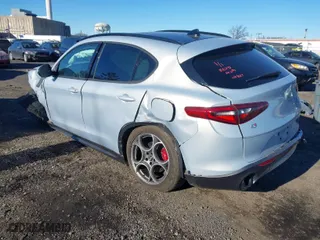 2022 Alfa Romeo Stelvio Ti with VIN ZASPAKBN0N7D32302, listed as a IAAI auction lot 41281429 with 1 mi miles. Bid and sale history available at carsss.com. Image 3.